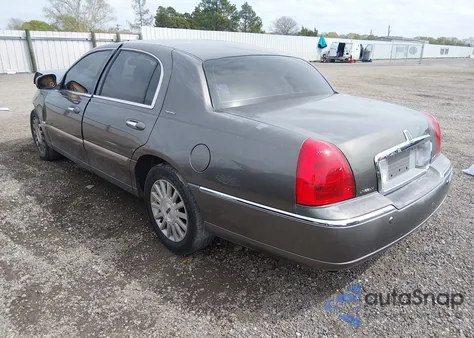 2003 Lincoln Town Car Signature из США, поврежденный, VIN 1LNHM82W33Y697642